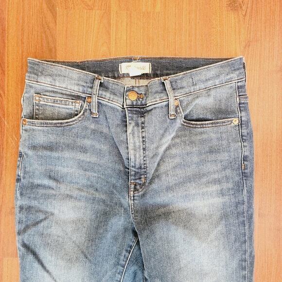MADEWELL MID RISE MED WASH SKINNEY DISTRESSED RAW HEM JEANS SIZE 30 - Picture 4 of 9